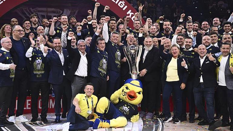 Sarunas Jasikevicius zirveyi çok sevdi 2025 yılında 4. kupa zaferi...