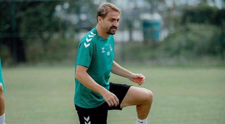 Sakaryaspor Caner Erkin ve Burak Altıparmakı kadro dışı bıraktı Caner Erkin takım arkadaşına tokat atmıştı