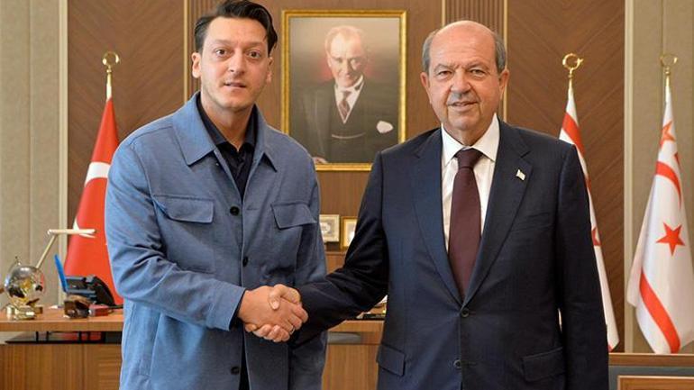 Mesut Özilden FIFA ve UEFAya KKTC çağrısı: KKTCli sporculara uygulanan ambargo kalkmalı
