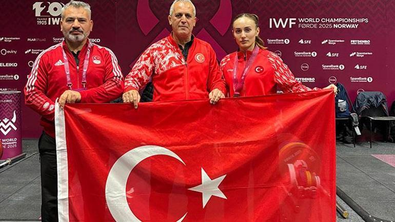 Tek kaldırışla altın madalya Milli halterci Muhammed Furkan Özbek Dünya şampiyonu oldu