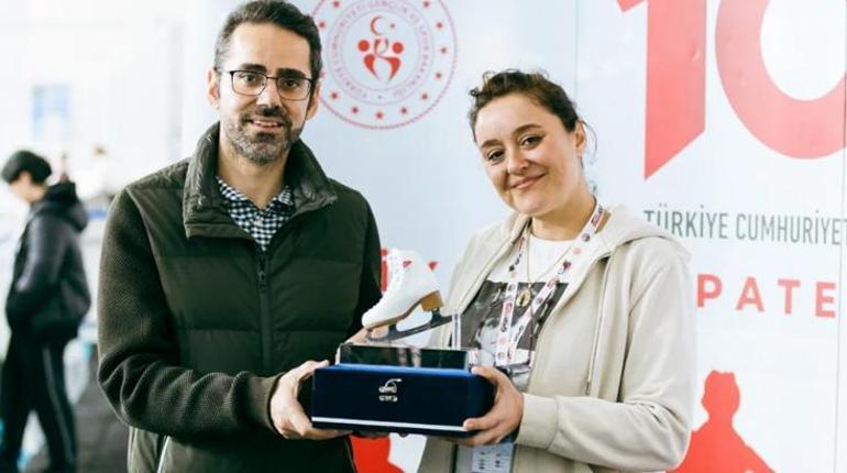 Ahmet Minguzzi adına düzenlenen Artistik Buz Pateni Yarışması, Ankarada başladı