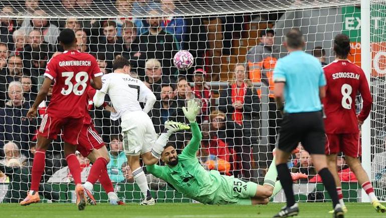 Liverpool yoğun bakımda Manchester United, Anfield Roadı 86da yıktı: Arne Slot şokta