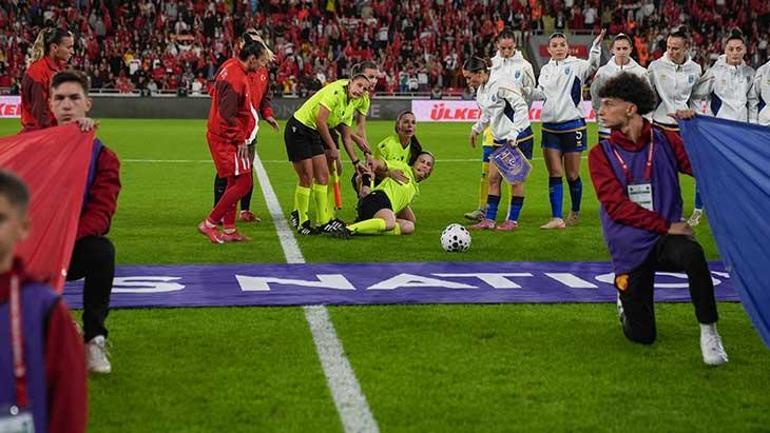 Türkiye - Kosova maçında korku dolu anlar Orta hakem Michalina Diakow bayıldı