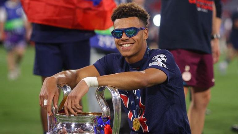 Avrupanın altın çocuğu Desire Doue PSGnin genç yıldızı Golden Boy ödülünü kazandı