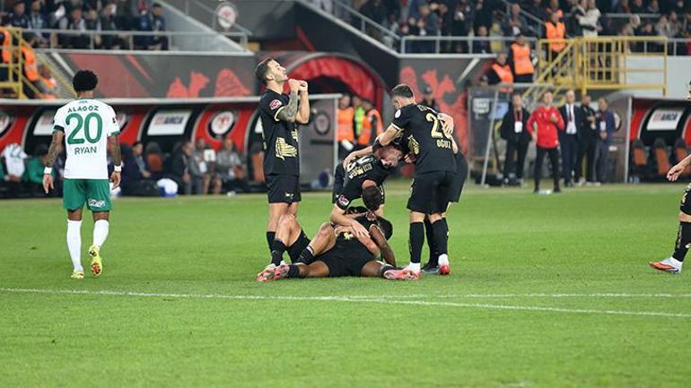 Çorum kritik maçta 3 puanı 3 golle aldı... Çorum FK - Iğdır FK maç sonucu 3-1