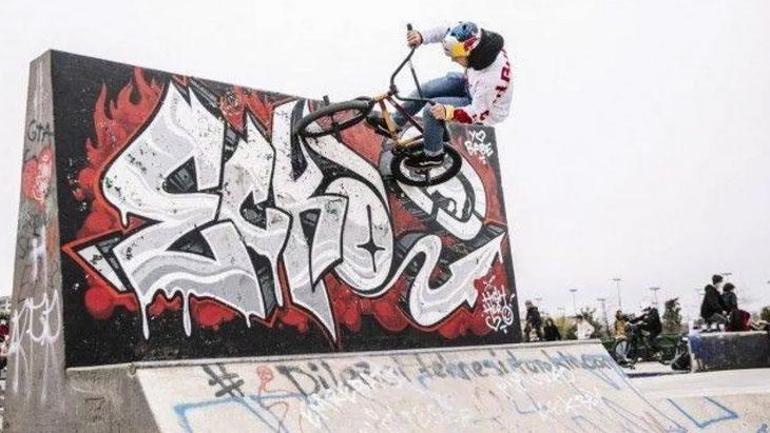 BMX sporcusu Bora Altıntaş dünyada bir ilki başardı