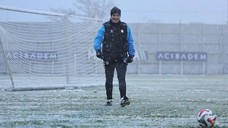 Sivasa kış erken geldi, Sivasspor kar altında çalıştı