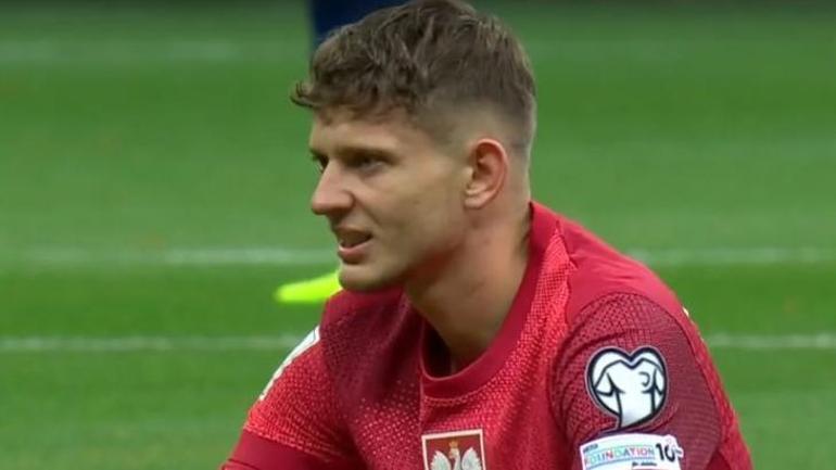 Fenerbahçeye Sebastian Szymanskiden kötü haber: Milli maçta sakatlandı, oyuna devam edemedi