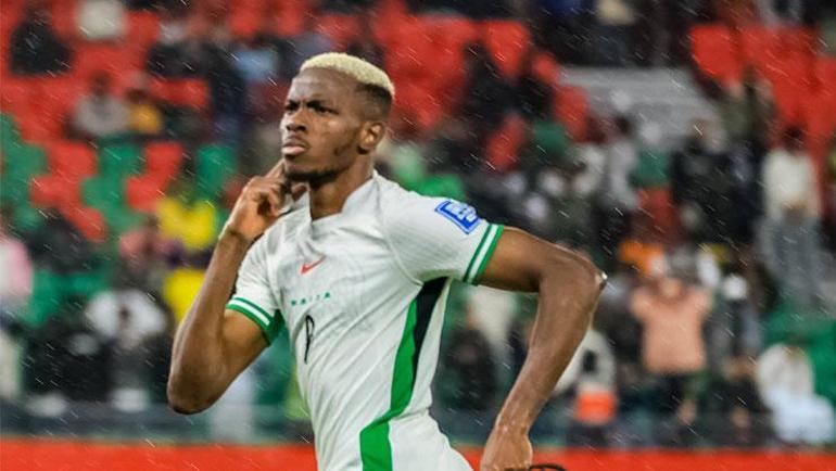 Gözyaşlarına hakim olamadı Nijeryaya Victor Osimhenden kötü haber
