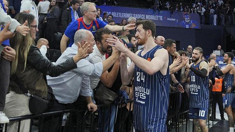 Unutulmaz son, müthiş geri dönüş Anadolu Efes - Barcelona maç sonucu 74-73