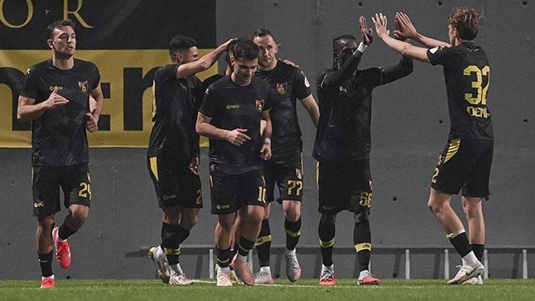 Trendyol 1. Ligde çılgın kapışma, gol düellosu İstanbulspor - Sakaryaspor maç sonucu 3-3