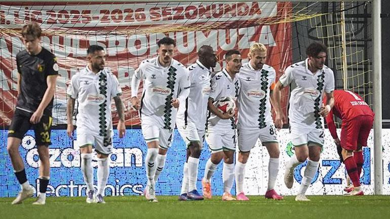 Trendyol 1. Ligde çılgın kapışma, gol düellosu İstanbulspor - Sakaryaspor maç sonucu 3-3