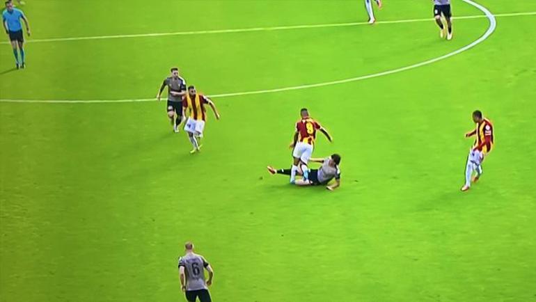 Göztepe - Kocaelispor maçında kırmızı kart gerginliği Hakem 2 kez VARa gitti