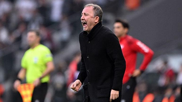 Beşiktaş tribünlerinden maç sonu olay tepki İstifa tezahüratı...