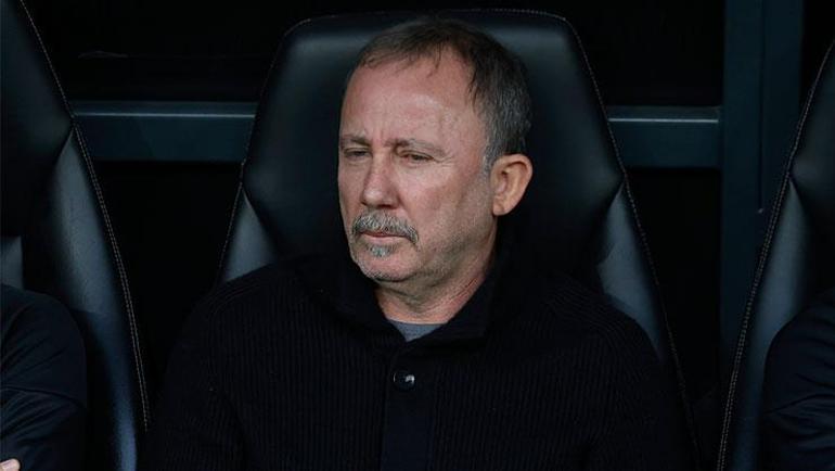 Beşiktaş tribünlerinden maç sonu olay tepki İstifa tezahüratı...