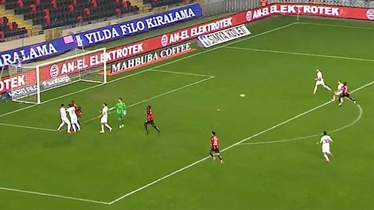 Eyüpspor-Gaziantep FK maçında inanılmaz an Kavga esnasında gol