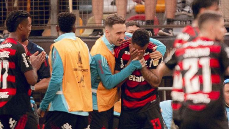 Flamengo tarih yazdı Copa Libertadores’te bir ilki başardılar ve kupayı müzeye götürdüler