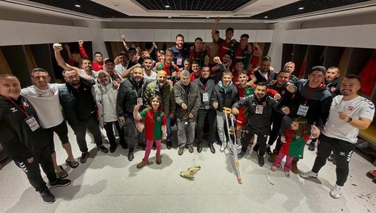 Karşıyaka ve Eskişehirspordan karşılıklı bilet jesti