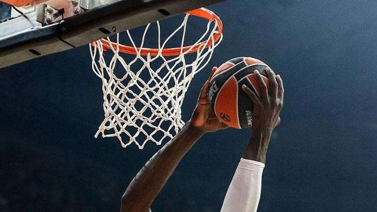 How Many Quarters Are in a Basketball Game NBA, NCAA, and FIBA Compared