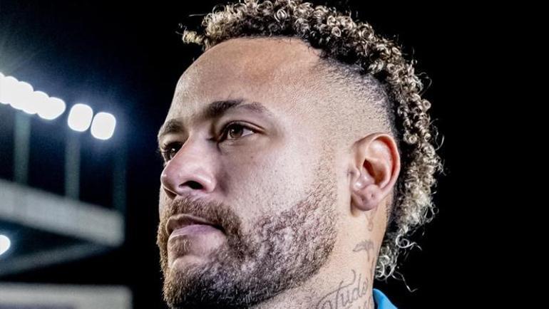 Neymar Fires Santos Forward with Crucial Hat-Trick