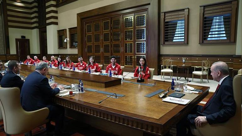 Cumhurbaşkanı Erdoğan, çeşitli branşlardan başarılı sporcuları kabul etti