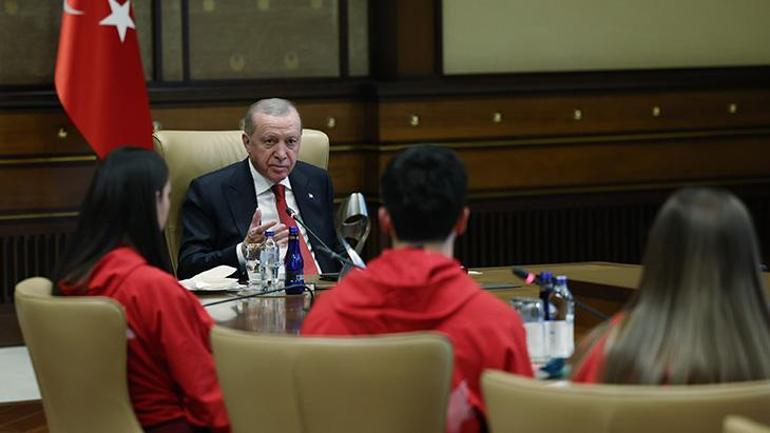 Cumhurbaşkanı Erdoğan, çeşitli branşlardan başarılı sporcuları kabul etti