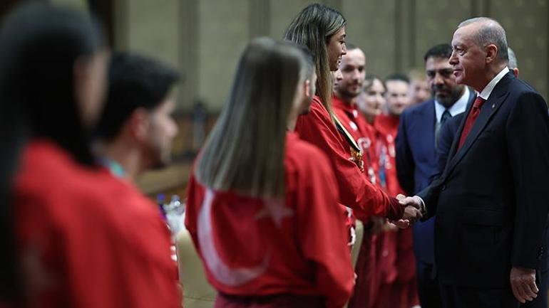 Cumhurbaşkanı Erdoğan, çeşitli branşlardan başarılı sporcuları kabul etti