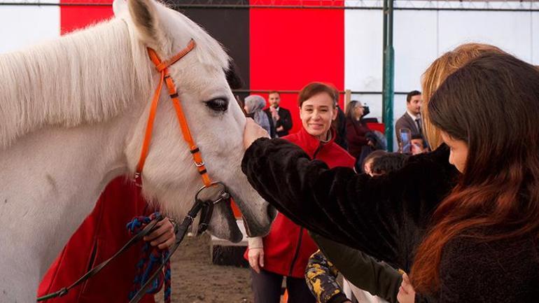 3 Aralık Dünya Engelliler Günü’nde özel çocuklar Hipodrom.com Atla Terapi Merkezi’nde buluştu