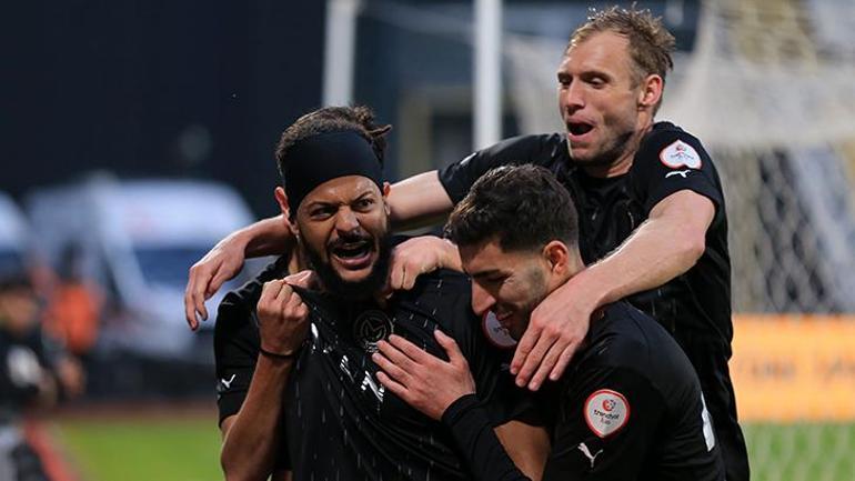 Manisada haftalar sonra gelen 3 puan sevinci... Manisa FK - Vanspor FK maç sonucu 2-1