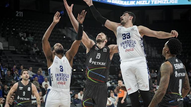 Anadolu Efes paramparça Ligde üst üste 4. yenilgi... Aliağa Petkim Spor - Anadolu Efes maç sonucu 92-96