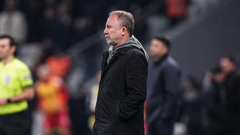 Beşiktaş taraftarından istifa tezahüratı