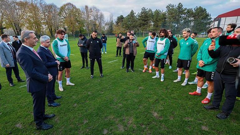 Vali Doğandan Sakaryaspor antrenmanına ziyaret: Doğru destekle iyi yerlere gelebileceğimize inanıyoruz