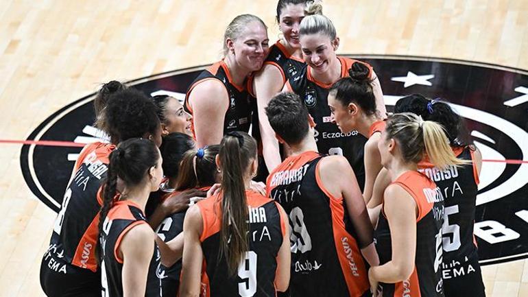 Akatlarda 5 setlik voleybol şöleni... Beşiktaş - Eczacıbaşı Dynavit maç sonucu 2-3