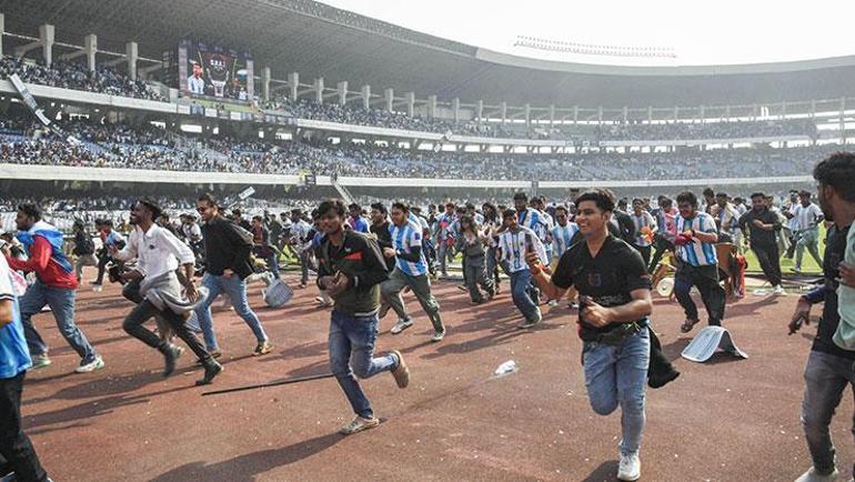Hindistandaki Messi etkinliğinde izdiham Başbakan özür diledi
