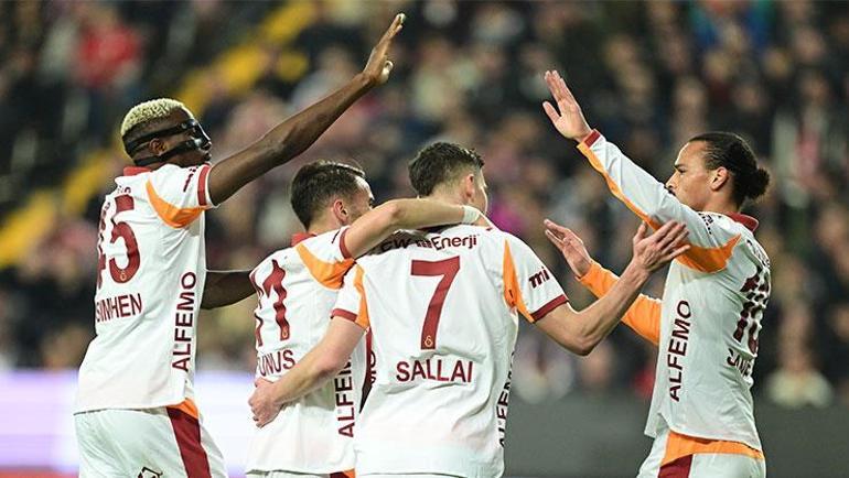 Bu sezon bir ilk Roland Sallai sahneye çıktı