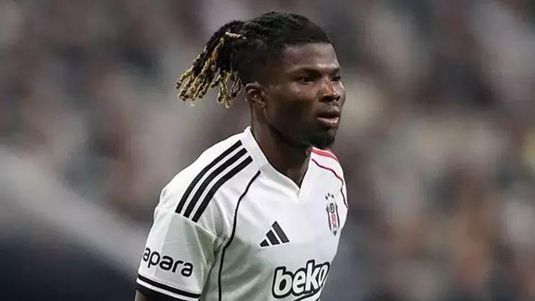 Kırmızı kart gördü Beşiktaşın yıldızı takımını 10 kişi bıraktı