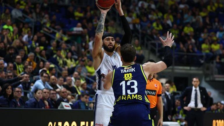 Tarihe geçecek derbide Fenerbahçe Beko son topta güldü... Fenerbahçe Beko - Anadolu Efes maç sonucu 97-94