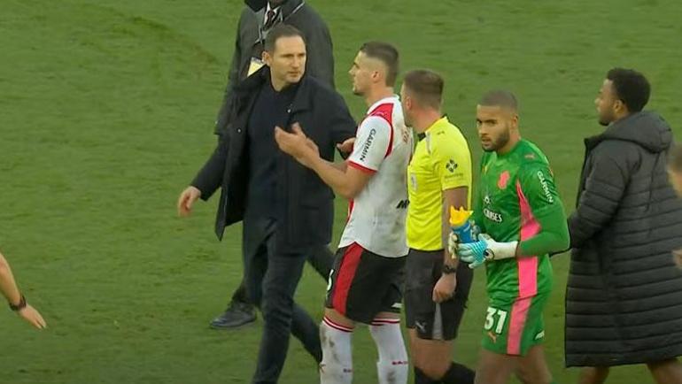 İngilterede büyük olay Frank Lamparda rakip futbolcular saldırdı