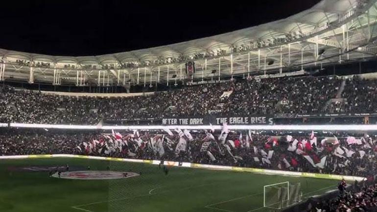 Beşiktaş tribünlerinden sert tepki: Takım niye oynamıyor