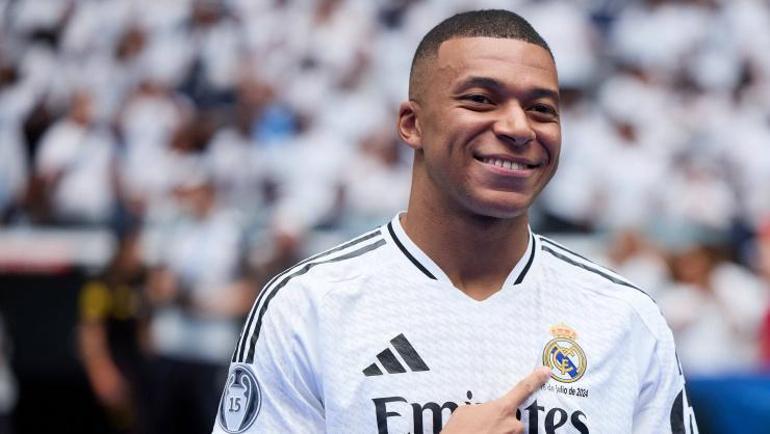 Real Madrid'in Fransız yıldızı Kylian Mbappe, yıllık kazancıyla listenin 4. sırasına yerleşti. Marka ortaklıkları sayesinde 25 milyon dolar alan 27 yaşındaki futbolcunun kazancı, futboldan elde ettiği 70 milyon da eklenince 95 milyon dolara yükseldi. Öte yandan eski takımı Paris Saint-Germain'e karşı açtığı davayı kazanan Fransız futbolcunun, ödenmeyen maaş ve primler karşılığında 61 milyon avro tazminat alması bekleniyor.