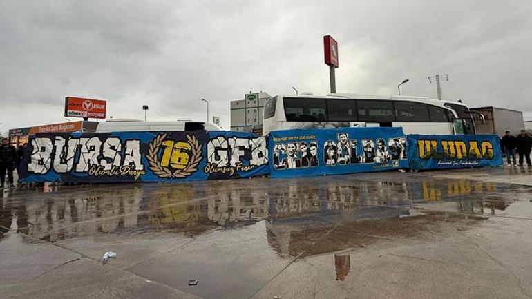 Karacabey Belediyespor - Fenerbahçe maçında salon karıştı