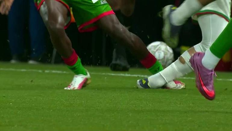 Beşiktaşın transfer listesindeki Hadjamdan kötü haber Maça devam edemedi