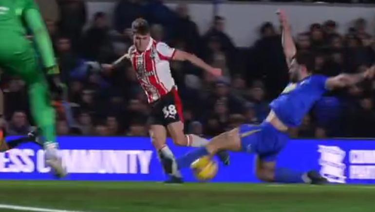 Elias Jelert asistle döndü Southamptonı puana taşıdı