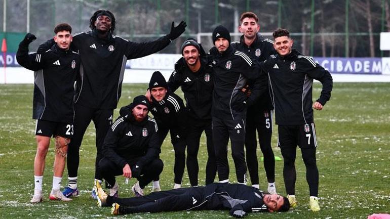 Beşiktaş ikinci yarı hazırlıklarına kar altında başladı, Kartal Antalya yolcusu