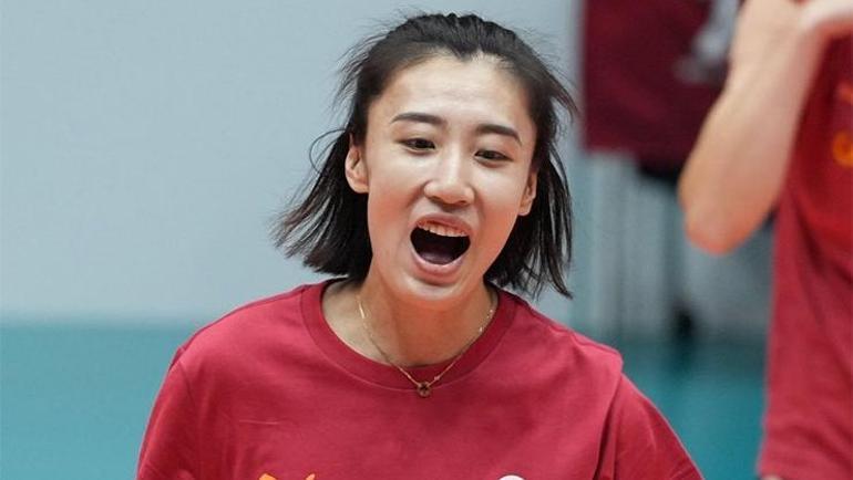 Galatasaray Daikinde Wang Yuanyuan taraftara hayran kaldı Sadece futbolda görmüştüm