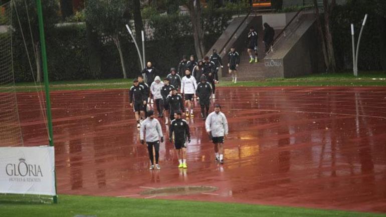 Beşiktaşta Cengiz Ünder sevinci, yaklaşık bir ay sonra takımla çalıştı