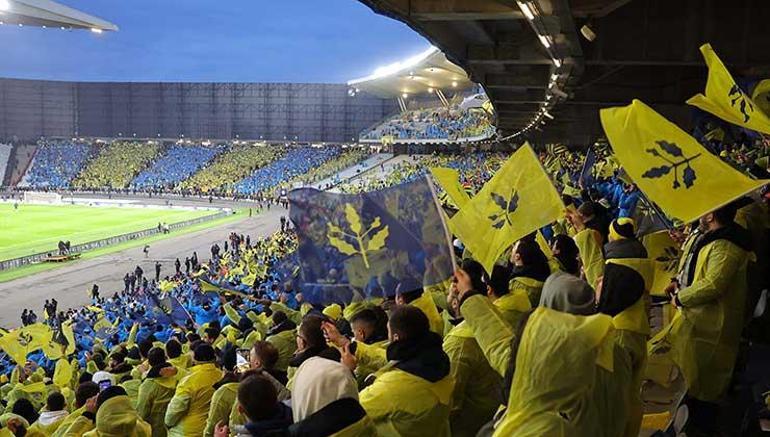 Fenerbahçeli taraftara dağıtılan yağmurlukların fiyatı belli oldu