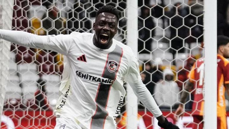 Galatasaray taraftarından Dursun Özbek tepkisi: Bayo attı, yönetim istifa sesleri yükseldi