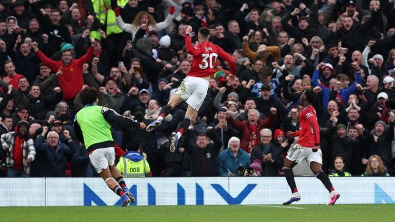 Seskodan son saniye üçlüğü Carrick, Unitedı ayağa kaldırdı... Manchester United-Fulham maç sonucu 3-2