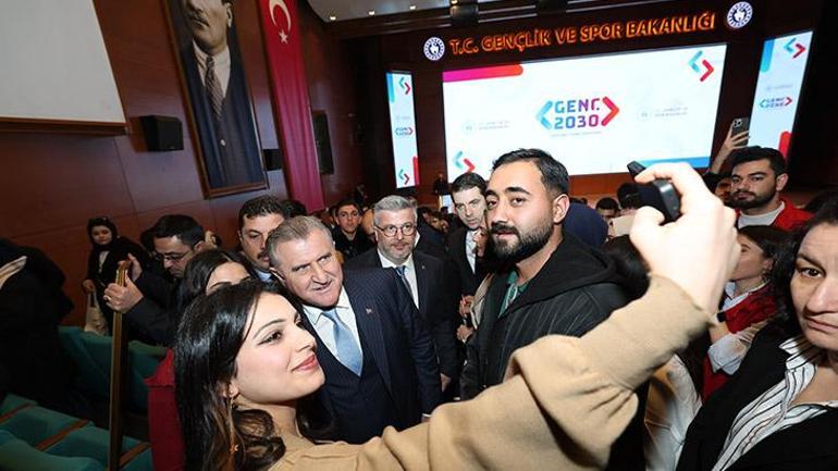 Bakan Bak: 2030a kadar 100 bin yapay zeka girişimcisi yetiştireceğiz